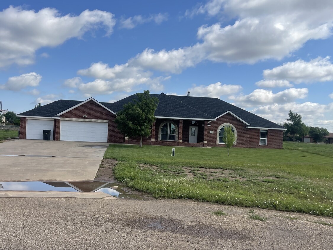 Primary Photo - 11600 Sheri Ln
