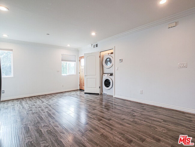 Foto del edificio - 963 Wilton Pl
