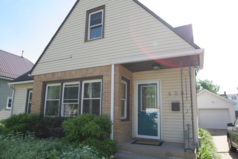 Primary Photo - 608 5th Ave SE