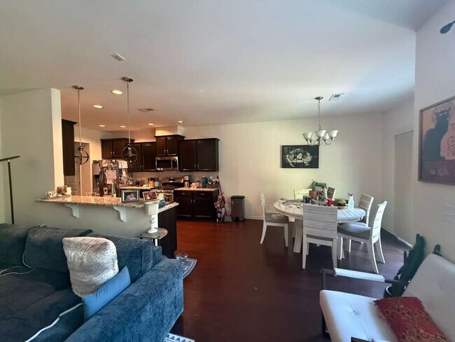 Foto del edificio - 530 Whitworth Ln