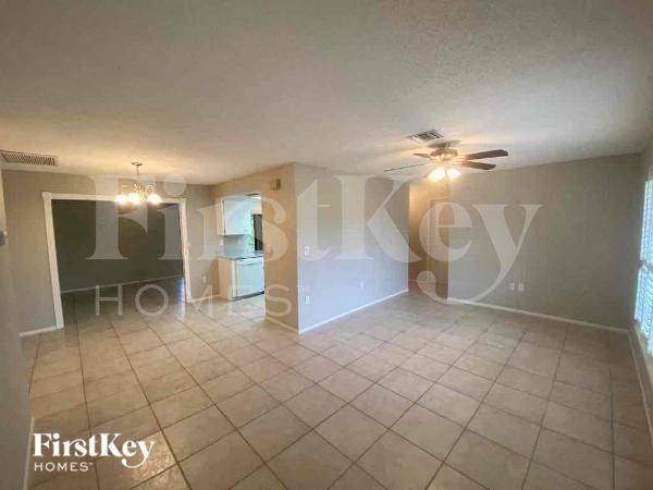 Foto del edificio - 798 Chevy Chase St NW