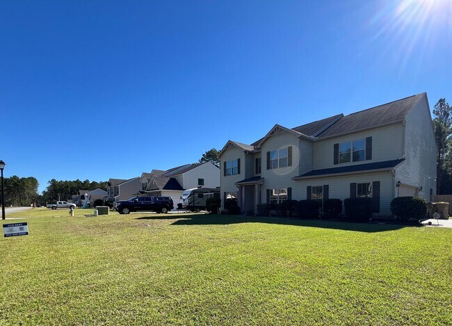 Foto del edificio - 5 bedroom 3 1/2 bathroom home