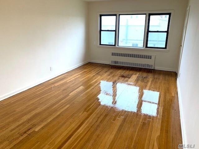 Foto del edificio - 421 W Broadway