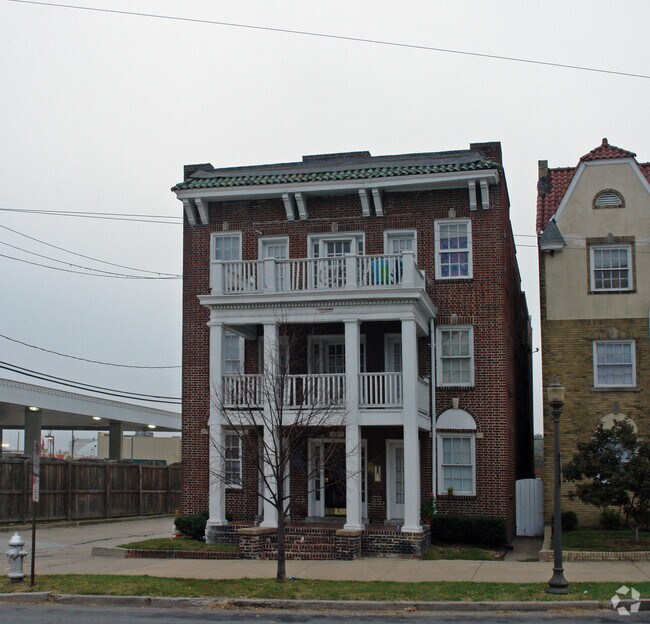 Foto del edificio - 811 N Arthur Ashe Boulevard