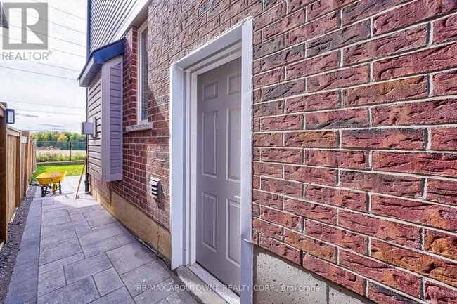 Building Photo - 195 Greti Dr