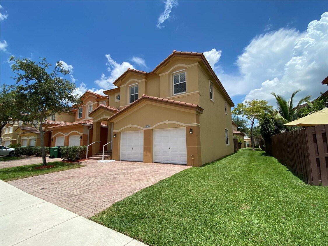 Foto principal - 11005 NW 87th St