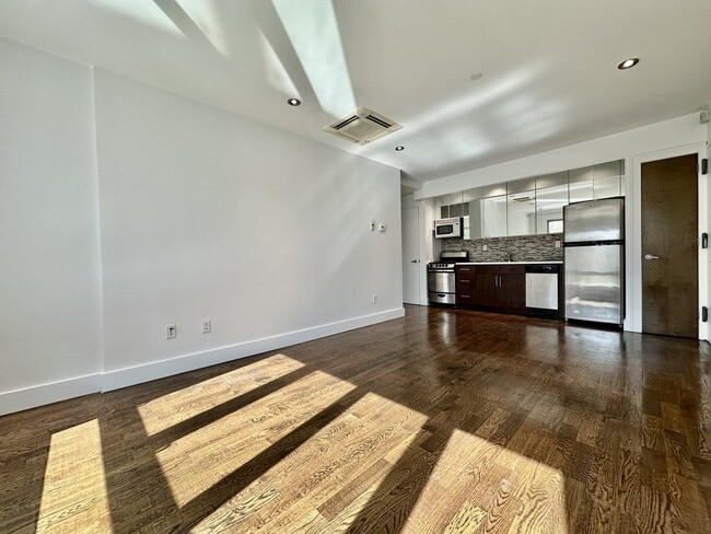 Building Photo - 143 Skillman Ave