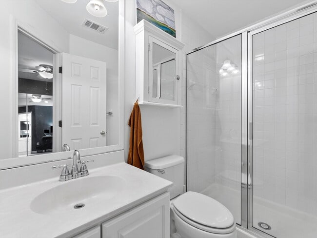 Building Photo - "Spacious 3-Bedroom Townhouse Retreat with...