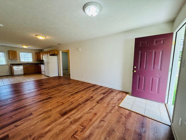Foto del edificio - 3 Bedroom 2 Bath Duplex