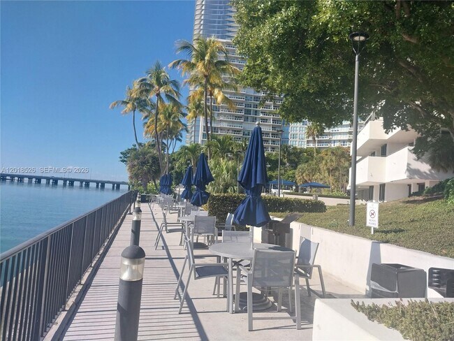 Foto del edificio - 2333 Brickell Ave