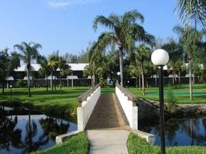 Foto del edificio - Coral Waters Apartments