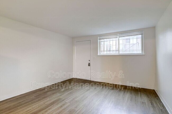 Foto del edificio - 5365 W 3rd Pl