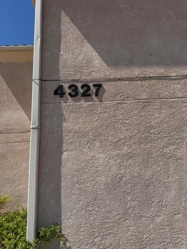 Building Photo - 4327 Sabana Loop SE