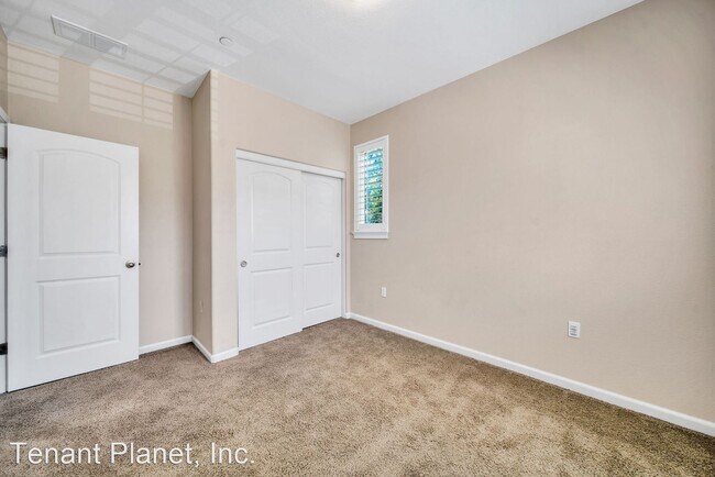 Building Photo - 3 br, 2.5 bath House - 600 Old Oak Ln Unit 4