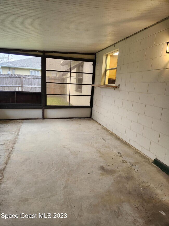 Building Photo - 1030 Albin St