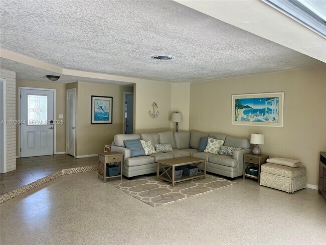 Foto del edificio - 1241 Manor Dr