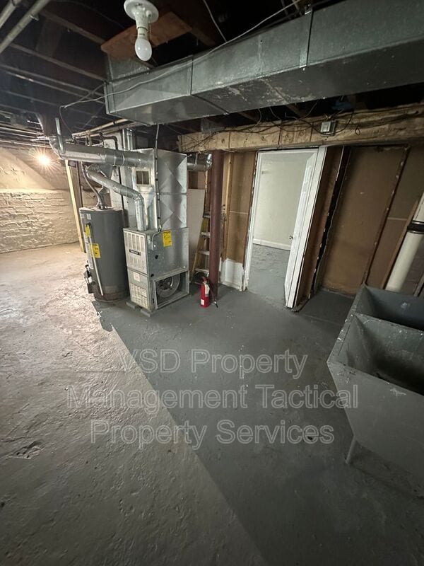 Building Photo - 13827 S Parkway Dr