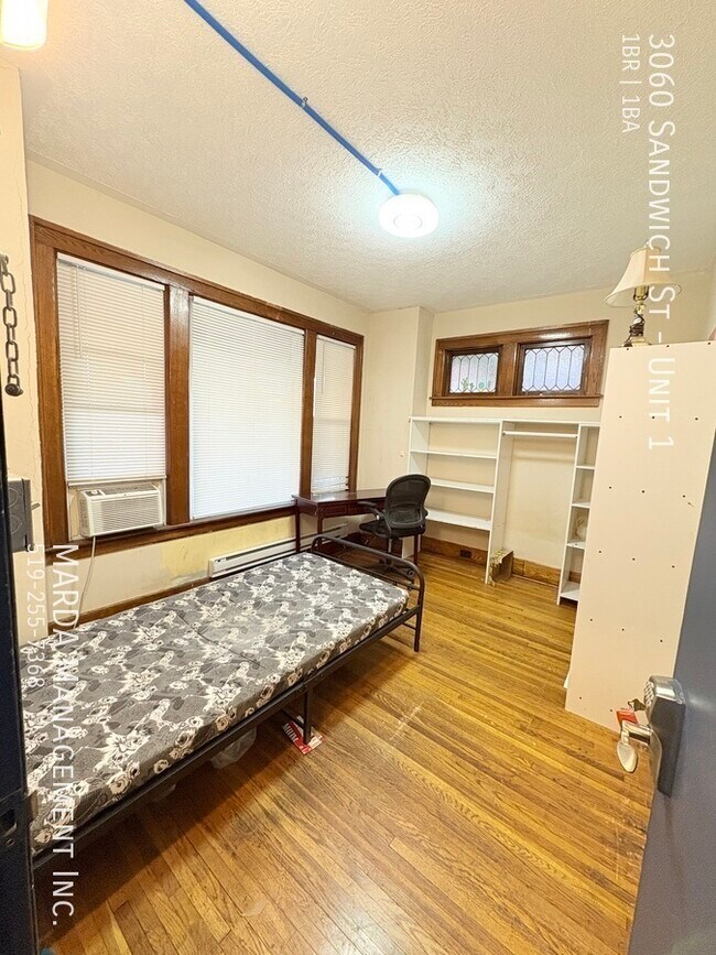 Photo du bâtiment - COZY FURNISHED STUDENT ROOM RENTAL - IN SANDWICH ALL INCLUSIVE!!