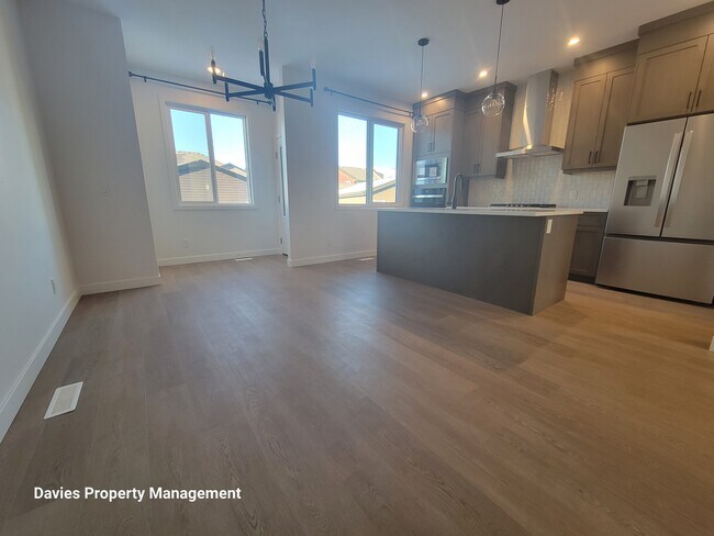 Building Photo - 2222 Muckleplum Cres SW