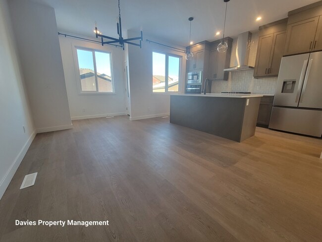 Photo du bâtiment - 2222 Muckleplum Cres SW