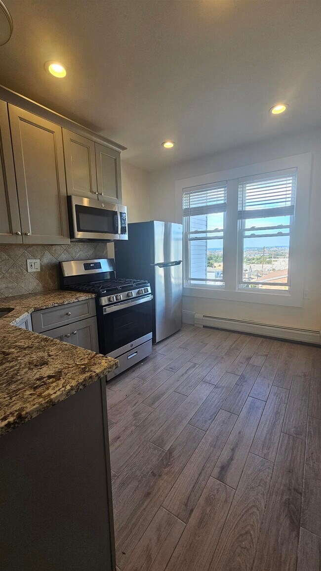Foto del edificio - 9103 Bergenwood Ave