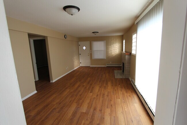 Building Photo - 134 S Kenwood St
