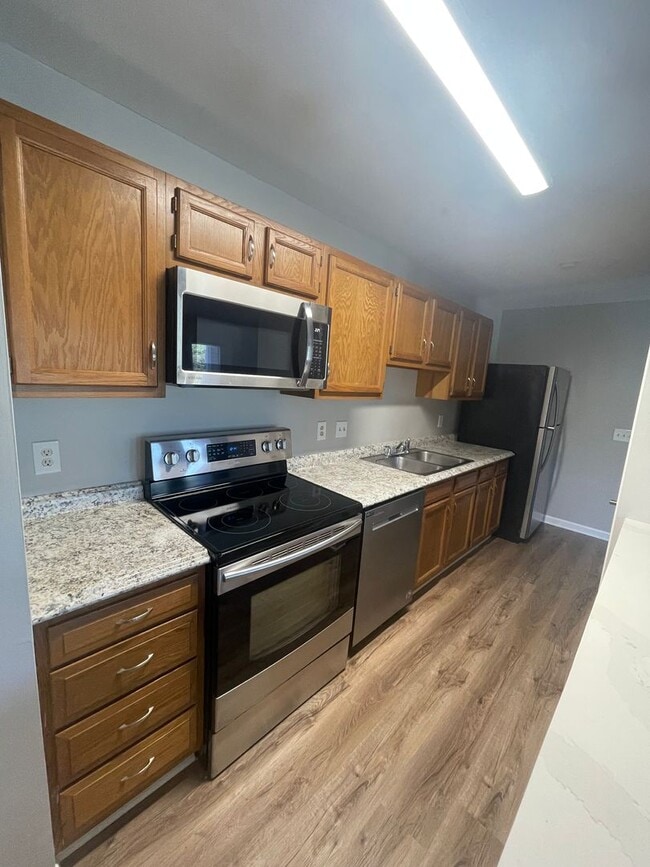 Building Photo - Must see this adorable 2 Bedroom, 2 bath condo on the 2nd floor in the RoseCroft community