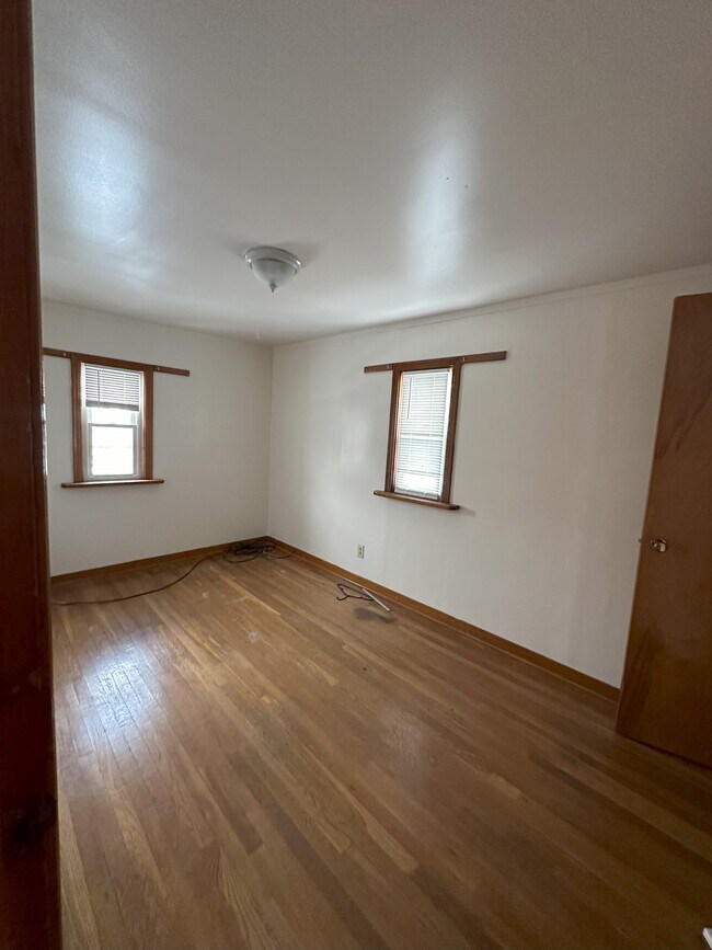 Building Photo - 1138-1138 Springdale Dr