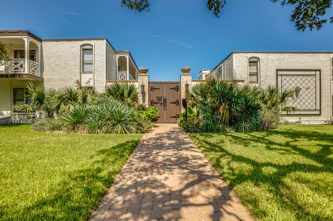 5919 E University-236 - 5919 E University-236 Townhome