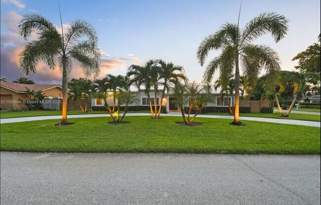 Foto del edificio - 7101 W Lake Dr