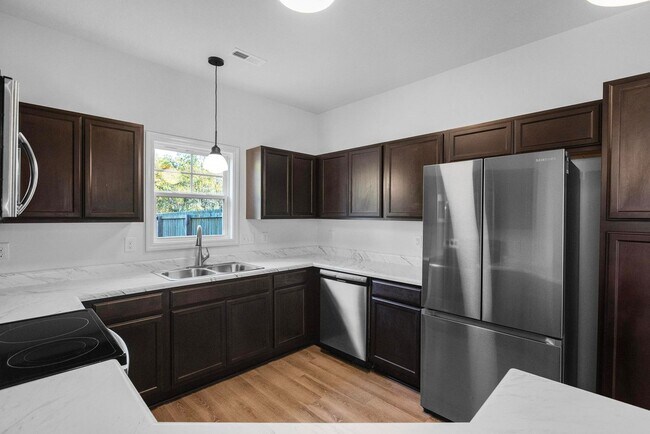 Building Photo - Townhouse For Rent in Holly Ridge