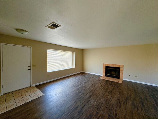 Building Photo - 4 Bedroom House Corner Lot