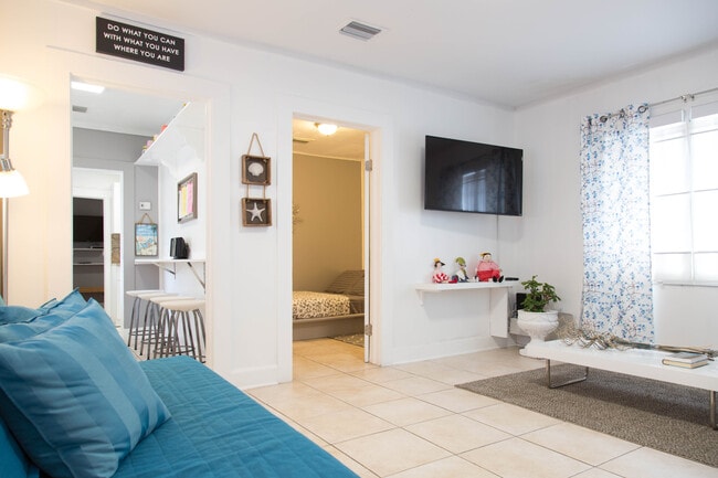 Building Photo - 3147 SW 17th St