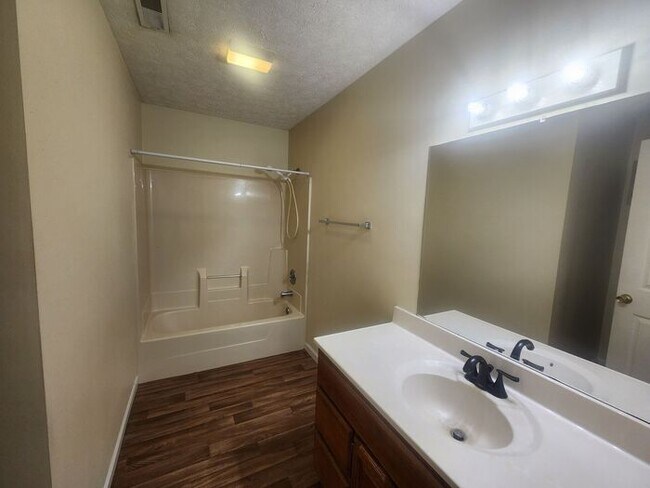 Building Photo - Open Concept 2 Bedroom Triplex