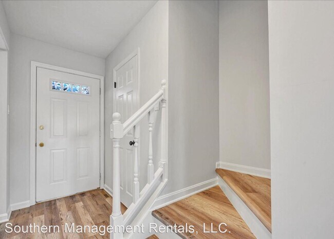 Building Photo - 2 br, 1.5 bath House - 321 Country Club Rd