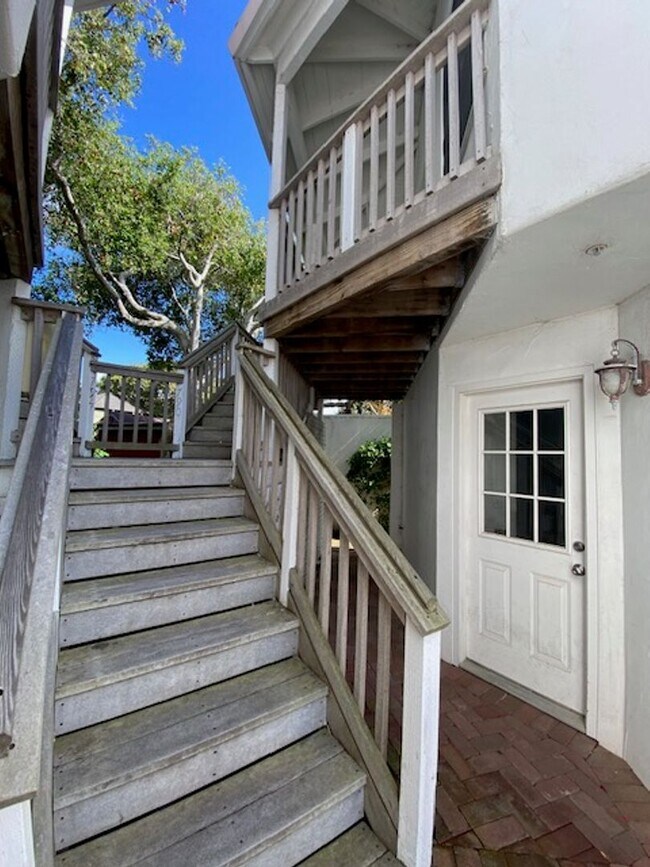 Foto del edificio - 790 Lighthouse Ave