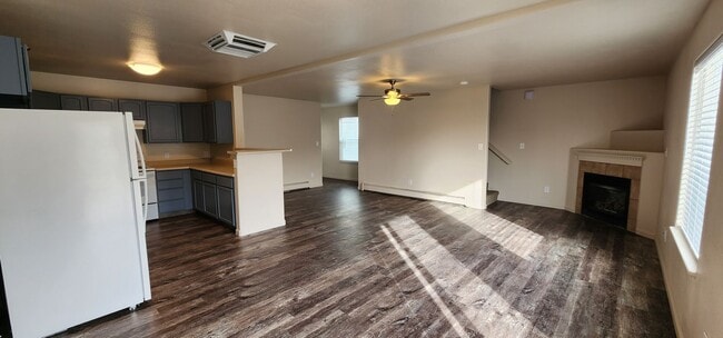Building Photo - 3135 Perkins Dr