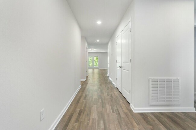 Foto del edificio - 610 Riverwalk Cir