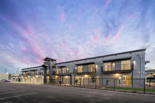 Building Photo - 3644 E McDowell Rd