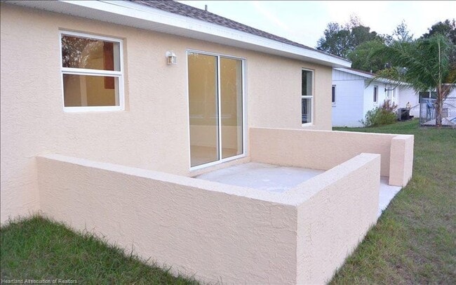Foto del edificio - Three Bedroom-Two Bath-Single Family home-...