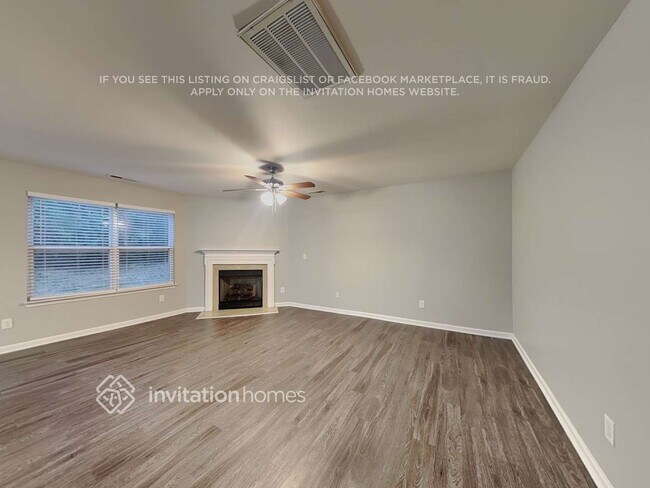 Foto del edificio - 1215 Pinehaven Ct