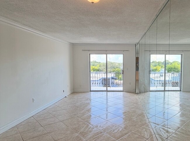 Foto del edificio - 3181 SW 13th St