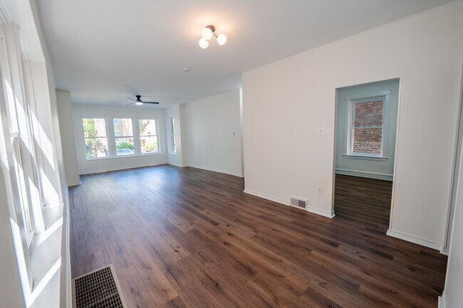 Foto del edificio - 5737 N Washtenaw Ave