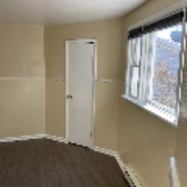 Building Photo - 560 N Pine St