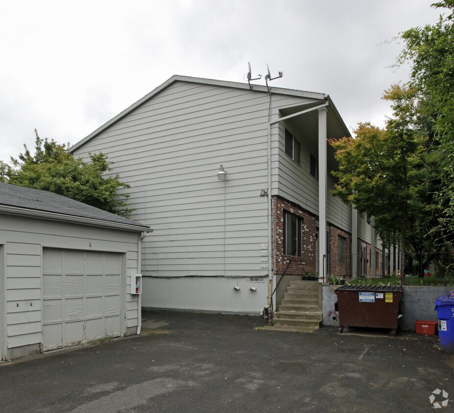 Building Photo - 2630-2638A SE 52nd Ave
