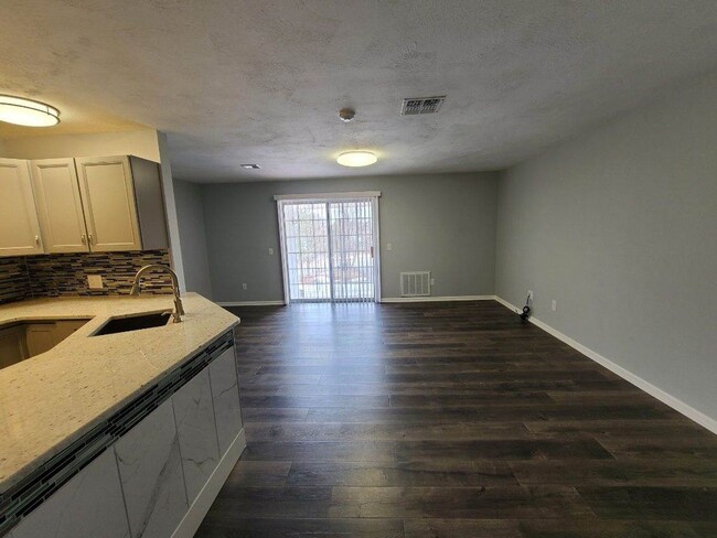 Foto del edificio - 2 Bed, 1 Bath Condo at Stoney Creek