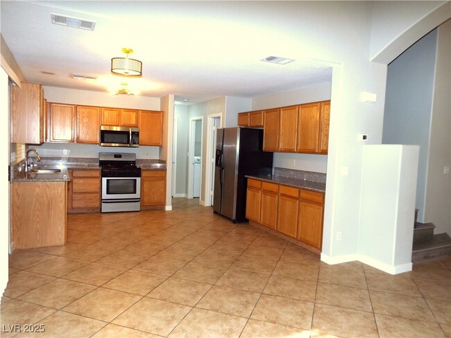 Building Photo - 648 E Sole Addiction Ave