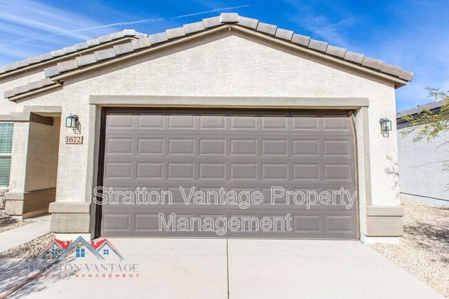 Building Photo - 1672 W Aztec Dr