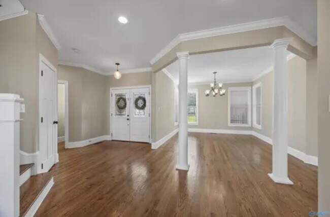 Building Photo - 2807 Talon Cir