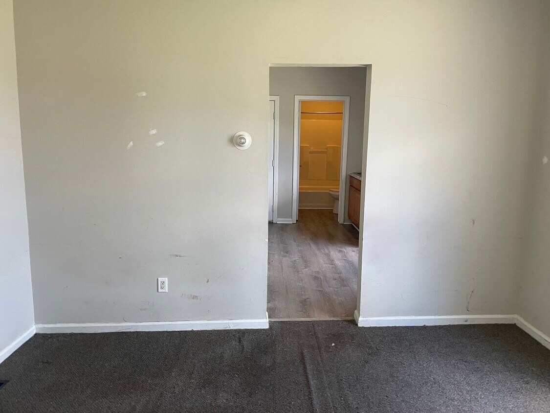 119 Avon St Unit 2, Stratford, CT 06615 Room for Rent in Stratford, CT